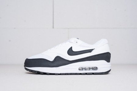 Кроссовки Nike Air Max 1 Essential