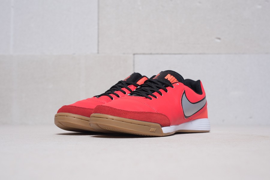 Футбольная обувь Nike Tiempo Mystic V IC