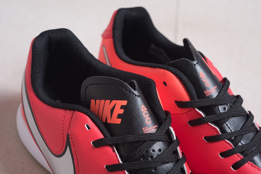Футбольная обувь Nike Tiempo Mystic V IC