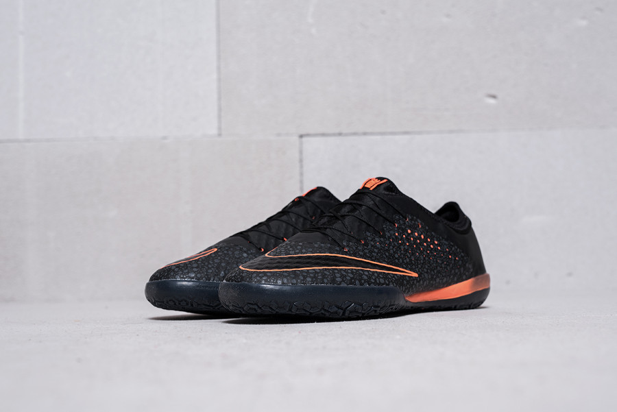 Футбольная обувь Nike MercurialX Finale Street IC