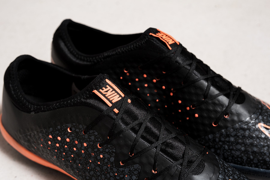 Футбольная обувь Nike MercurialX Finale Street IC