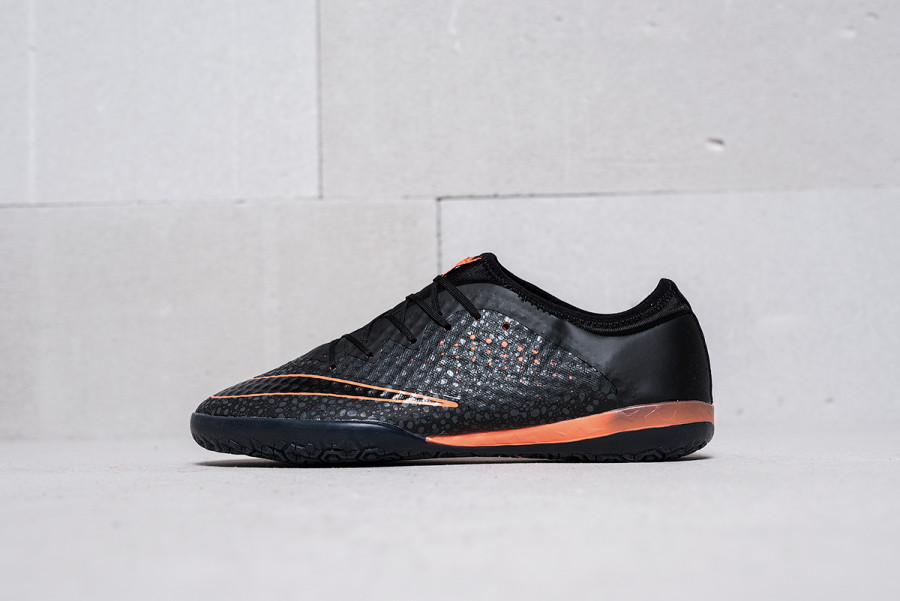 Футбольная обувь Nike MercurialX Finale Street IC