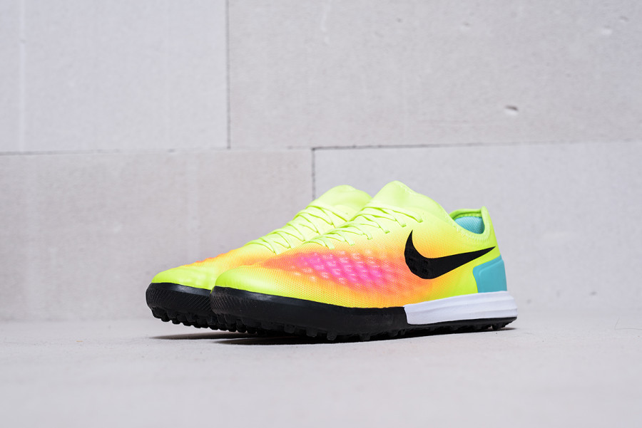 Футбольная обувь Nike MagistaX Finale II TF
