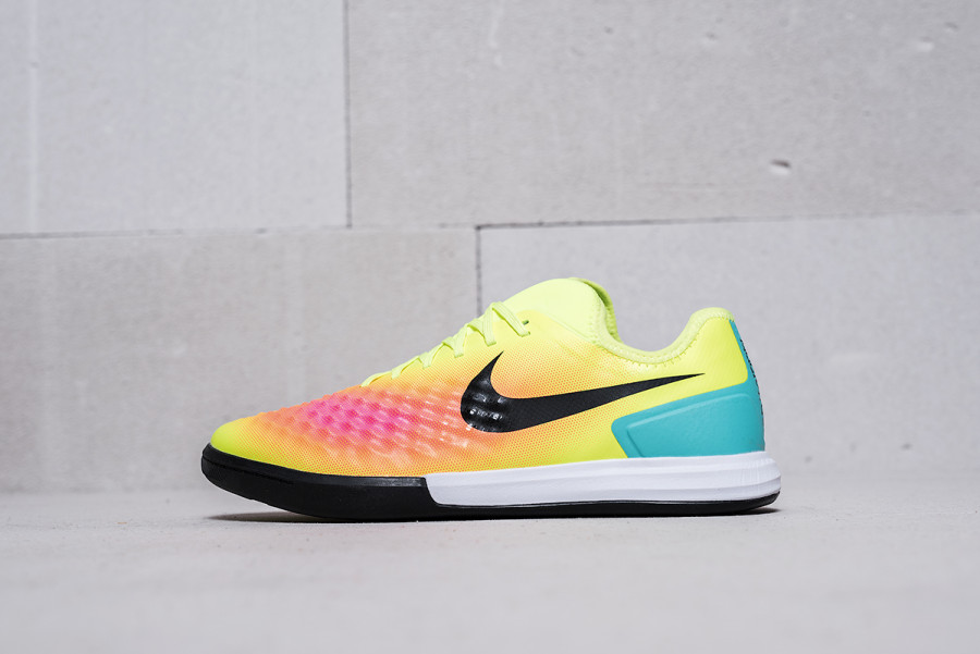 Футбольная обувь Nike MagistaX Finale II IC