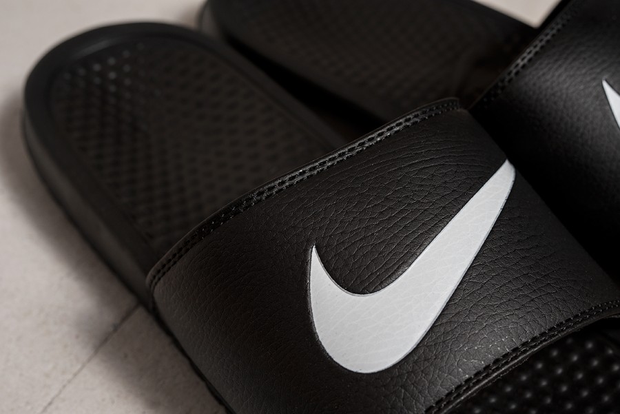 Сланцы Nike