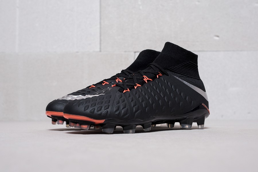 Футбольная обувь Nike Hypervenom Phantom 3 FG DF