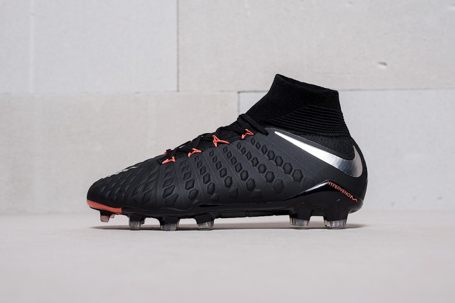 Футбольная обувь Nike Hypervenom Phantom 3 FG DF