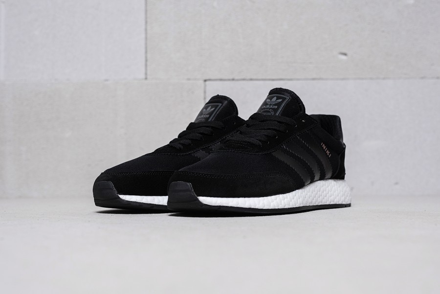 Кроссовки Adidas Iniki Runner Boost