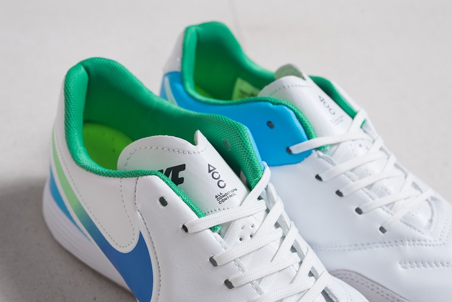 Футбольная обувь Nike Tiempo Mystic V IC