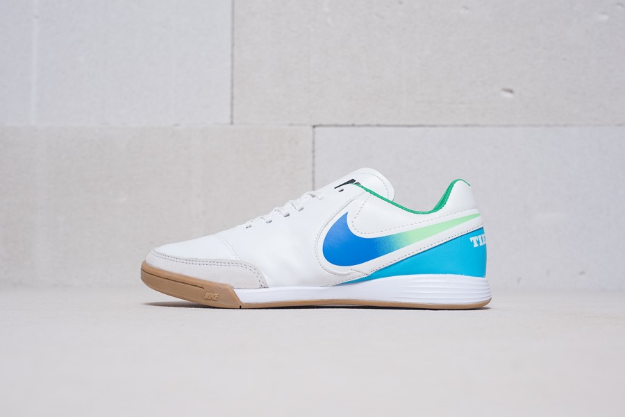 Футбольная обувь Nike Tiempo Mystic V IC