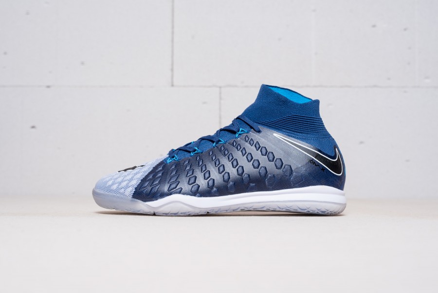 Футбольная обувь Nike HypervenomX Proximo II DF IC