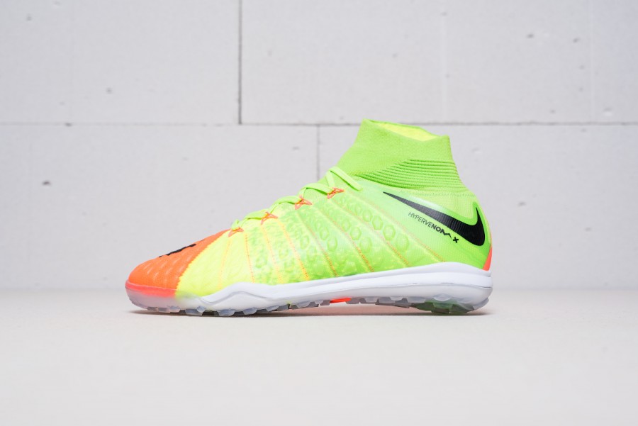 Футбольная обувь Nike HypervenomX Proximo II DF TF