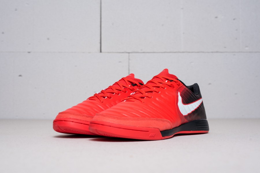 Футбольная обувь Nike Tiempo Mystic V IC
