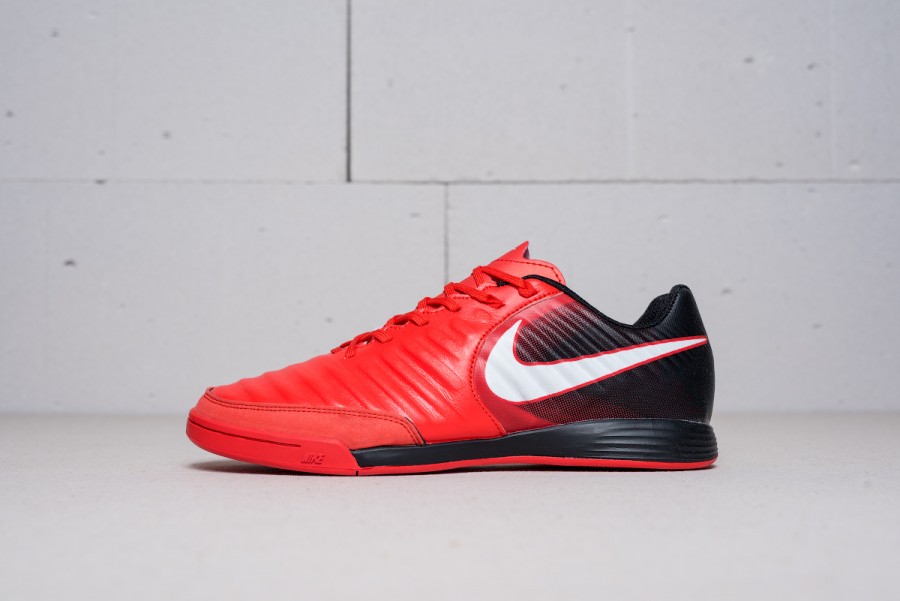 Футбольная обувь Nike Tiempo Mystic V IC