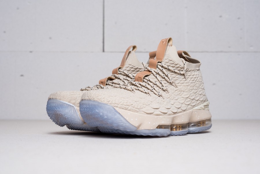 Кроссовки Nike LeBron 15