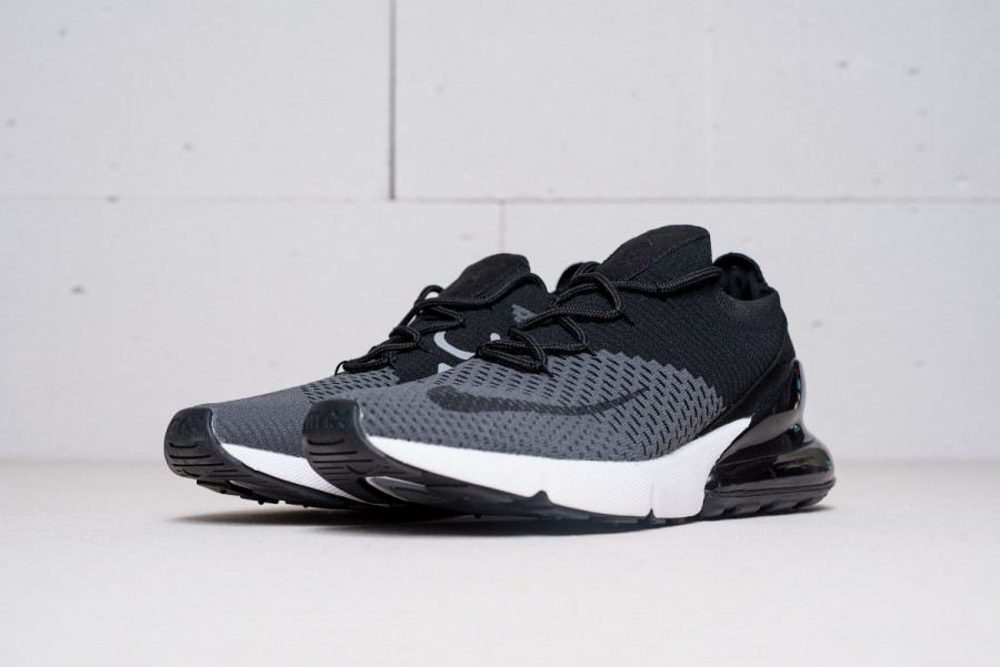 Кроссовки Nike Air Max 270 Flyknit