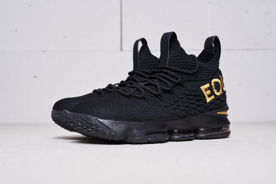 Кроссовки Nike LeBron 15