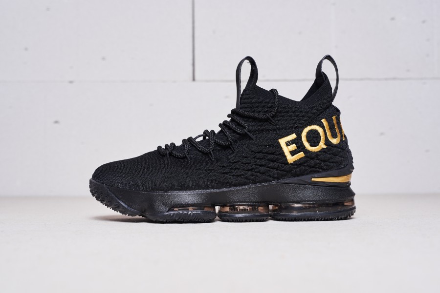 Кроссовки Nike LeBron 15