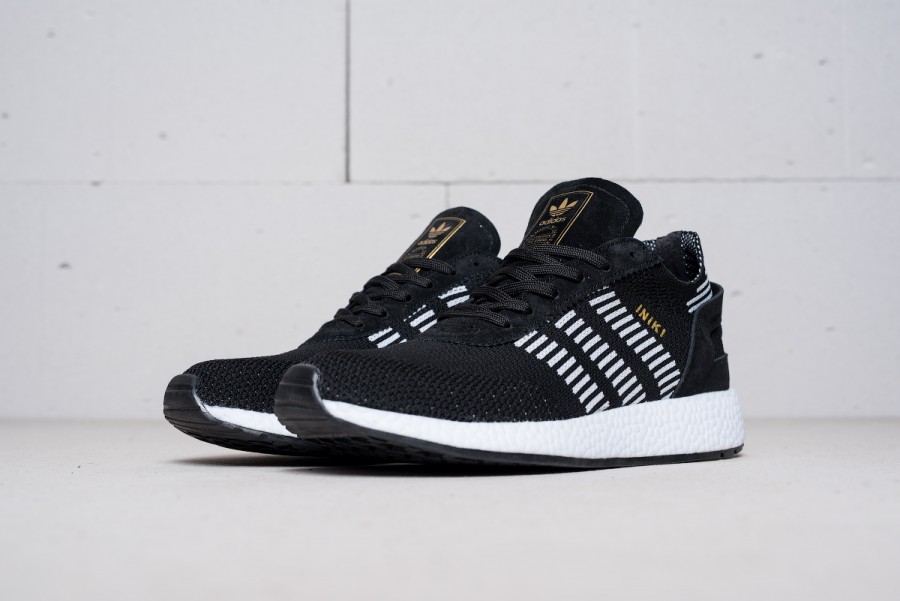 Кроссовки Adidas Iniki Runner Boost Primeknit