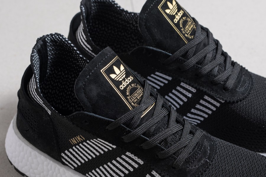 Кроссовки Adidas Iniki Runner Boost Primeknit