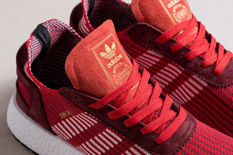 Кроссовки Adidas Iniki Runner Boost Primeknit