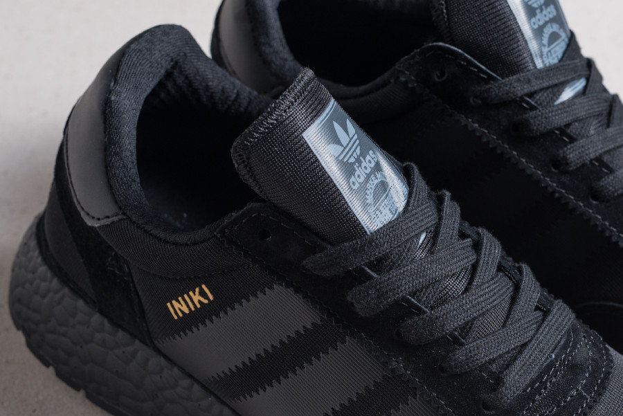 Кроссовки Adidas Iniki Runner Boost