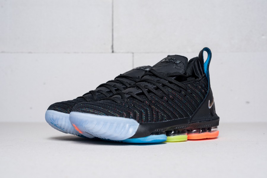 Кроссовки Nike LeBron 16