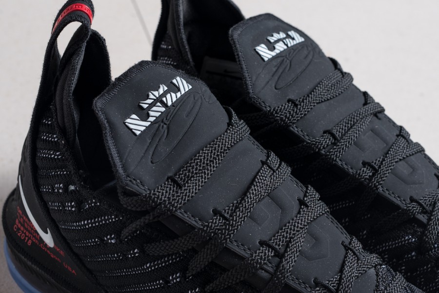 Кроссовки Nike LeBron 16