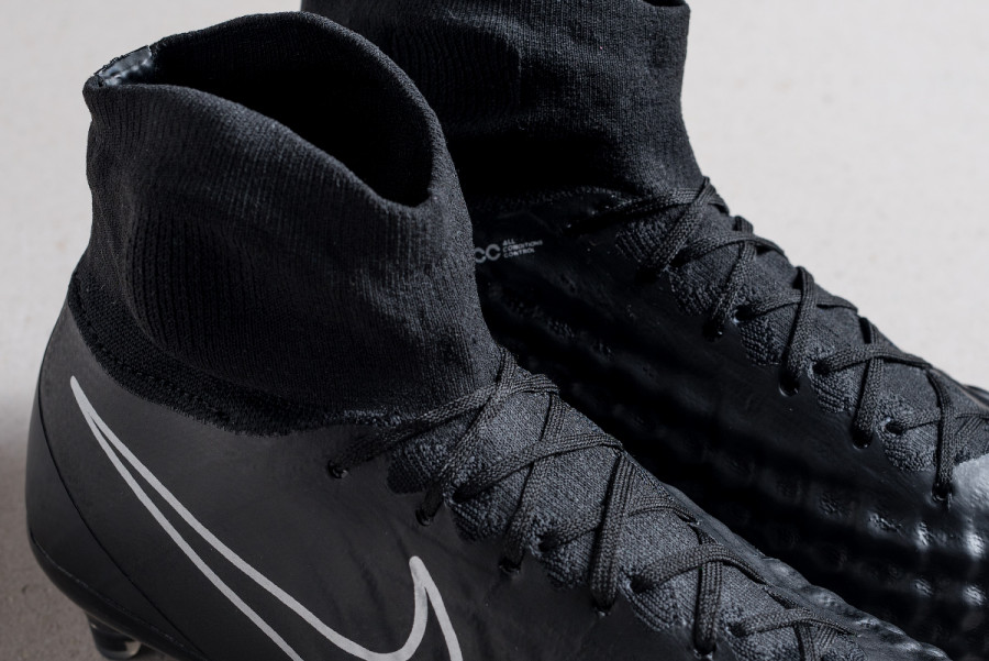 Футбольная обувь Nike Magista Obra II FG