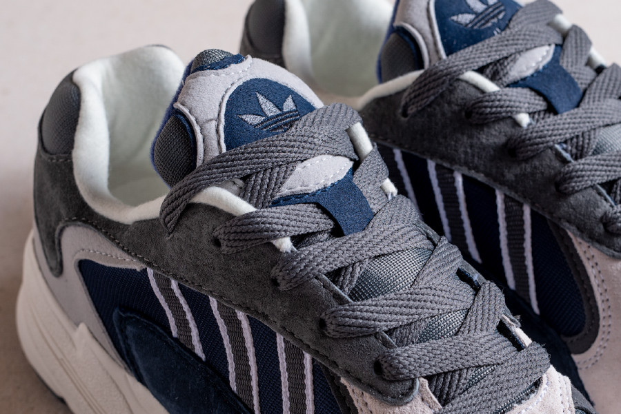 Кроссовки Adidas Yung