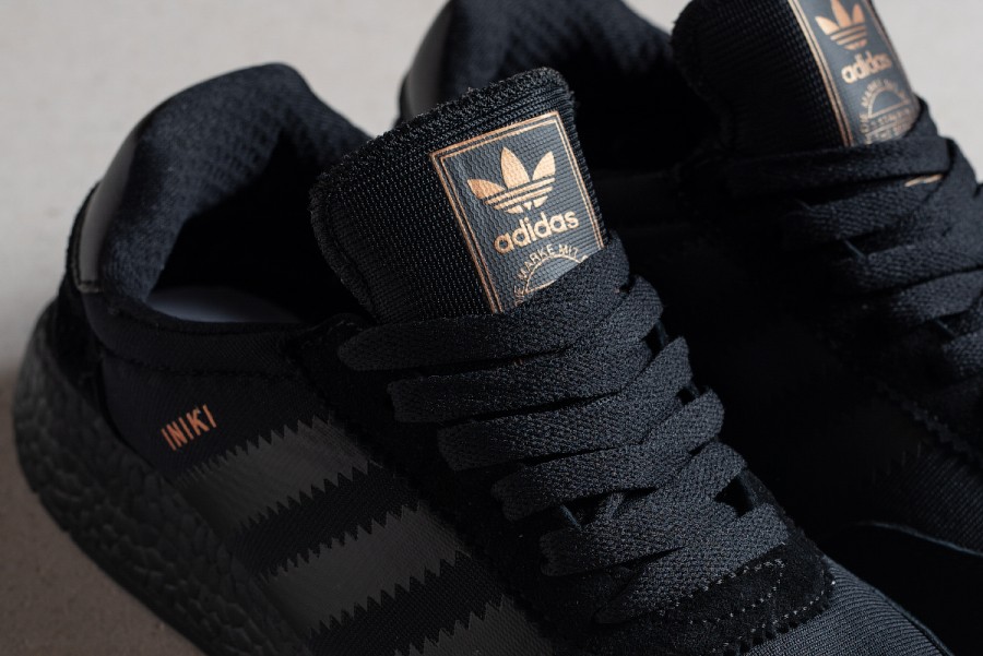 Кроссовки Adidas Iniki Runner Boost