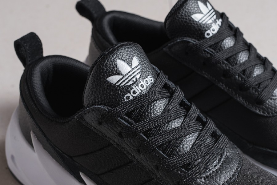 Кроссовки Adidas SHARKS
