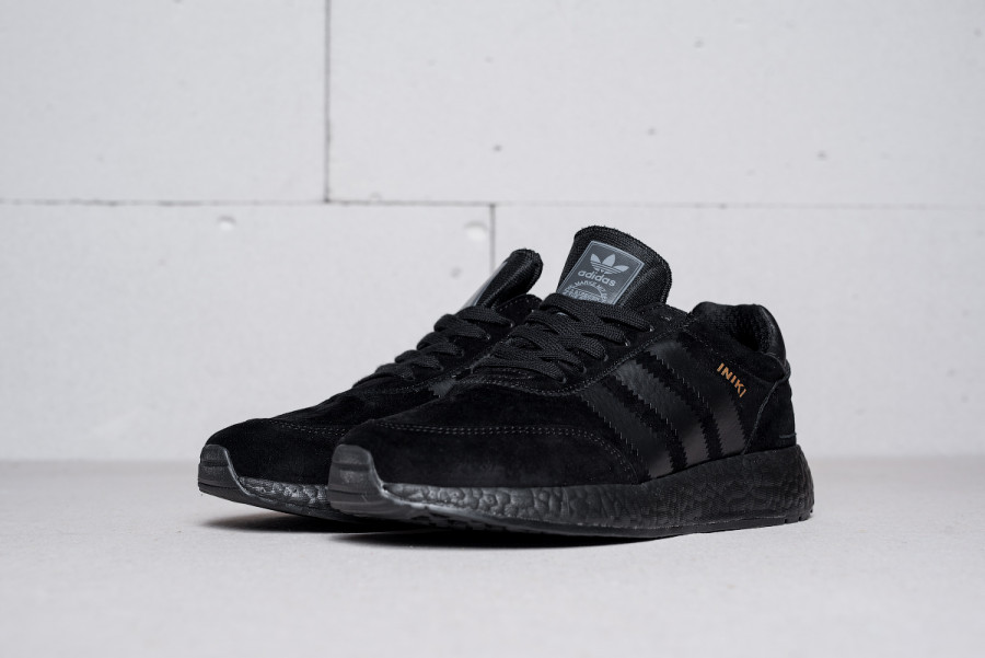Кроссовки Adidas Iniki Runner Boost