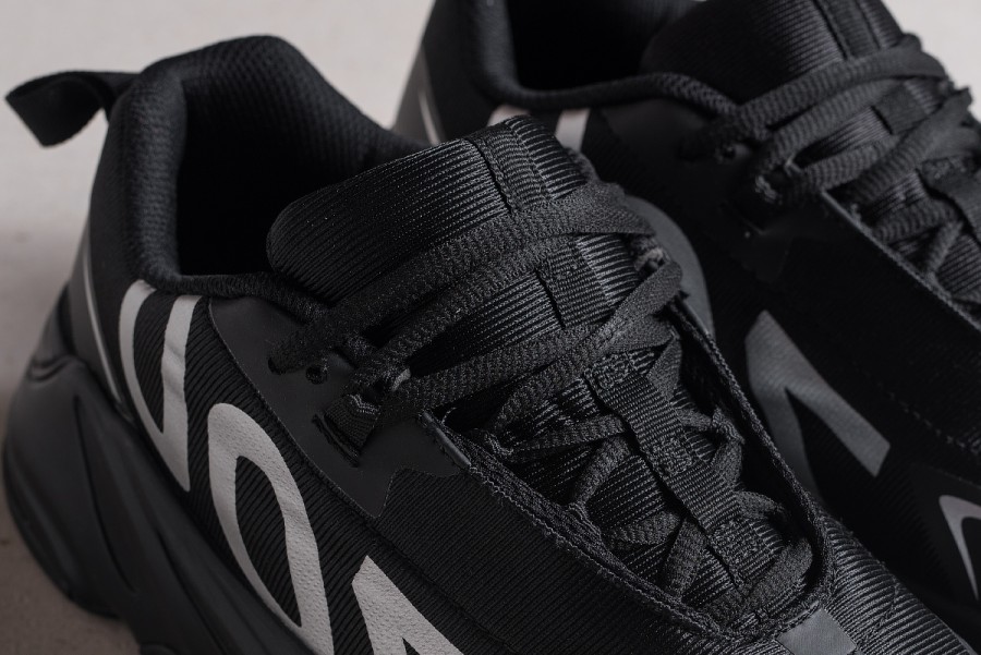 Кроссовки Adidas Yeezy 700