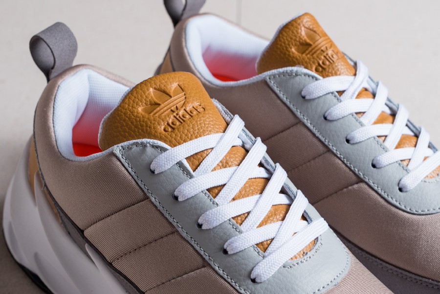 Кроссовки Adidas SHARKS