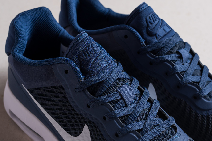 Кроссовки Nike Air Max Thea