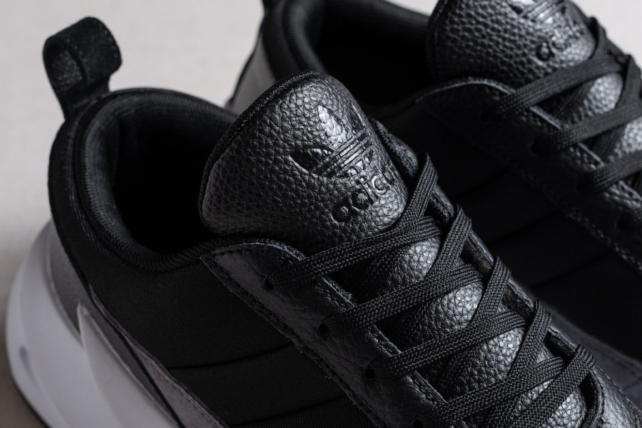 Кроссовки Adidas SHARKS