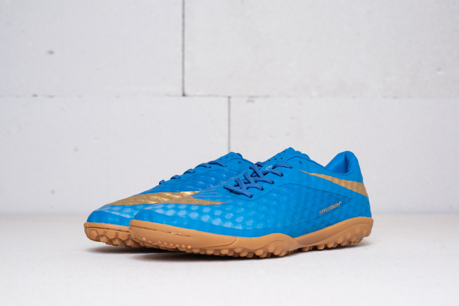 Футбольная обувь Nike HyperVenom Phantom TF