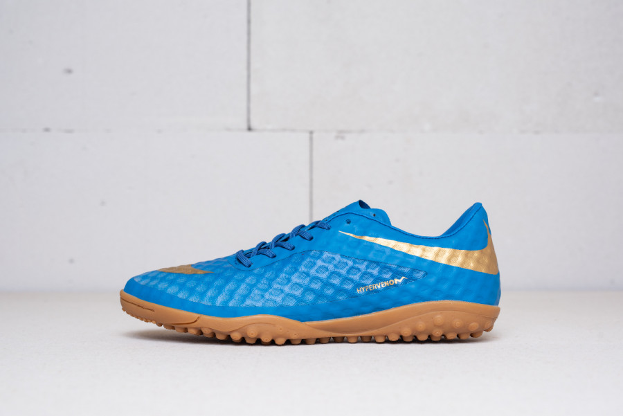 Футбольная обувь Nike HyperVenom Phantom TF