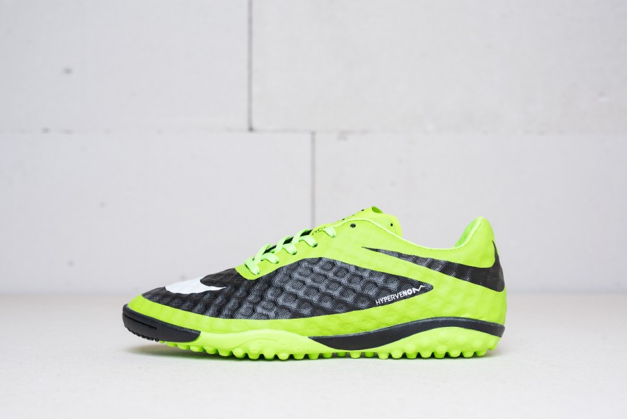 Футбольная обувь Nike HyperVenom Phantom TF