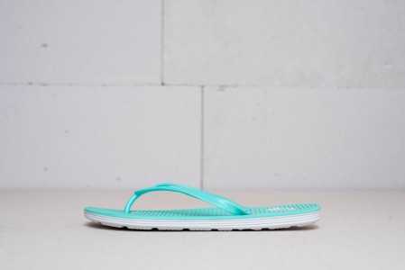 Сланцы Nike
