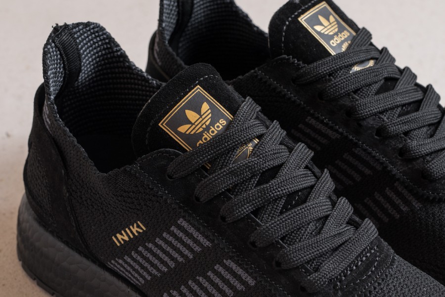 Кроссовки Adidas Iniki Runner Boost Primeknit