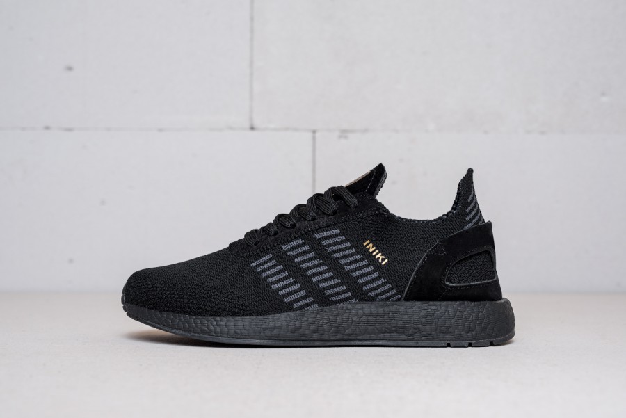 Кроссовки Adidas Iniki Runner Boost Primeknit