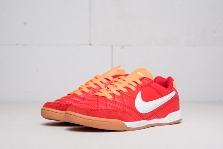 Футбольная обувь Nike Tiempo IC