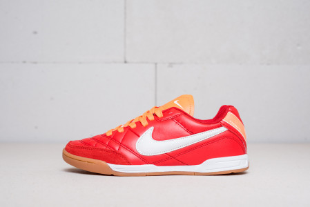 Футбольная обувь Nike Tiempo IC