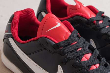 Футбольная обувь Nike Tiempo IC