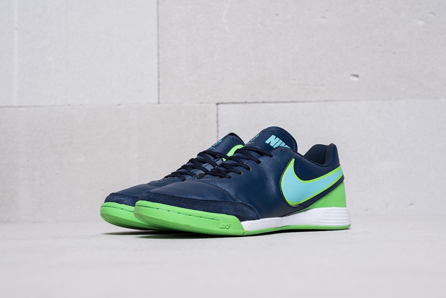 Футбольная обувь Nike Tiempo Mystic V IC