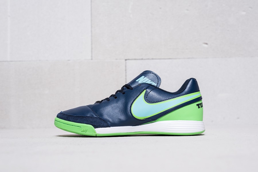 Футбольная обувь Nike Tiempo Mystic V IC