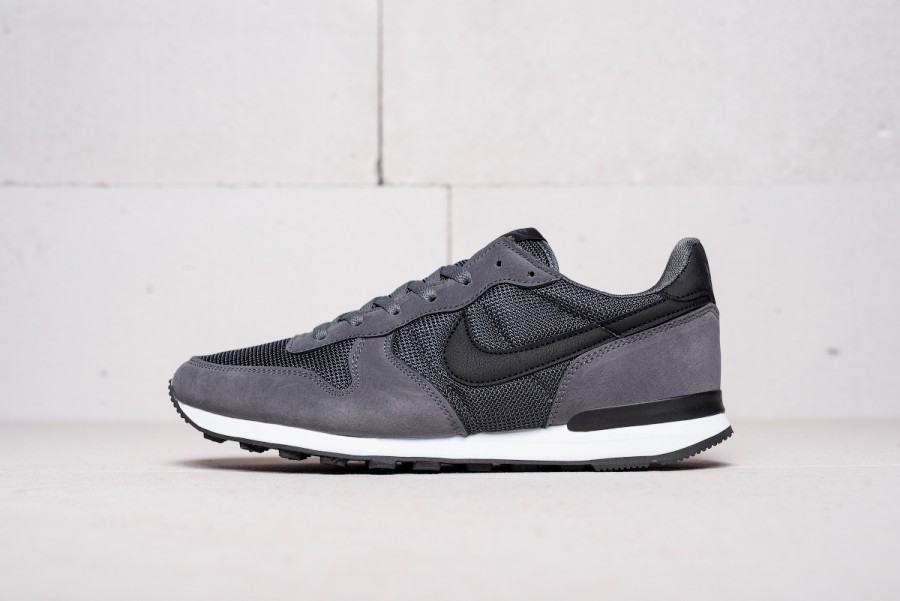 Кроссовки Nike Internationalist