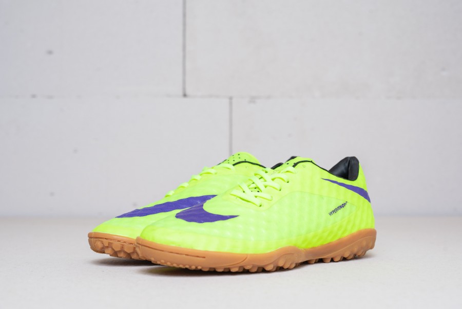 Футбольная обувь Nike HyperVenom Phantom TF